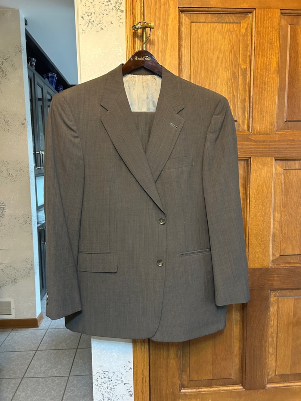 Hart Schaffner Marx Gold Trumpeter Men’s Suit